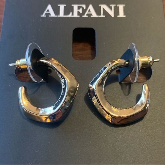 🎄Alfani Gold-Tone Sculptural Earrings  - Picture 1 of 4